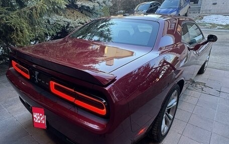 Dodge Challenger III рестайлинг 2, 2022 год, 5 899 999 рублей, 5 фотография