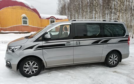 Hyundai H-1 II рестайлинг, 2021 год, 4 200 000 рублей, 1 фотография