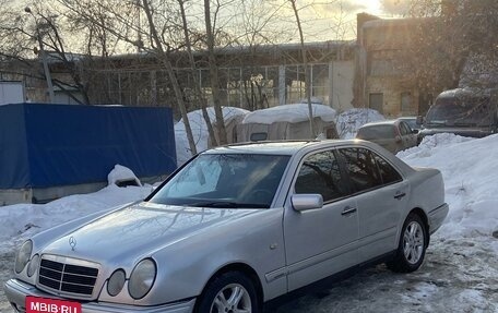 Mercedes-Benz E-Класс, 1995 год, 425 000 рублей, 3 фотография