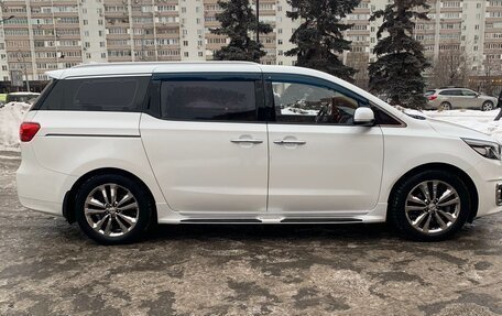 KIA Carnival III, 2016 год, 2 890 000 рублей, 3 фотография