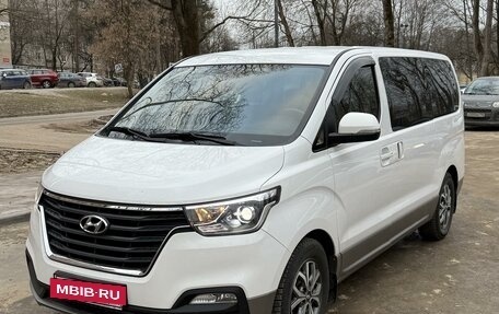 Hyundai H-1 II рестайлинг, 2019 год, 3 600 000 рублей, 3 фотография