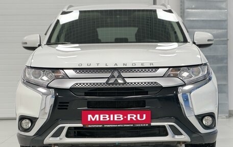 Mitsubishi Outlander III рестайлинг 3, 2019 год, 2 650 000 рублей, 2 фотография