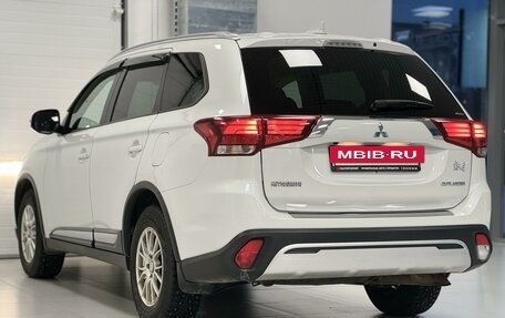 Mitsubishi Outlander III рестайлинг 3, 2019 год, 2 650 000 рублей, 6 фотография