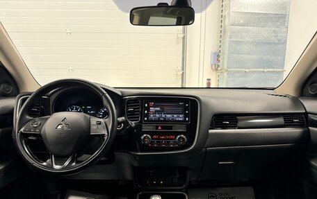 Mitsubishi Outlander III рестайлинг 3, 2019 год, 2 650 000 рублей, 21 фотография