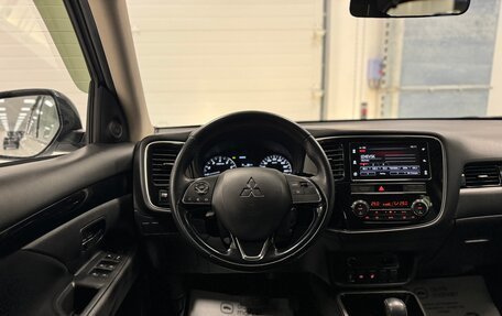 Mitsubishi Outlander III рестайлинг 3, 2019 год, 2 650 000 рублей, 24 фотография