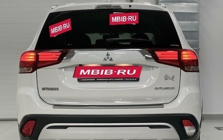 Mitsubishi Outlander III рестайлинг 3, 2019 год, 2 650 000 рублей, 5 фотография