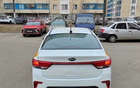 KIA Rio IV, 2018 год, 878 000 рублей, 1 фотография