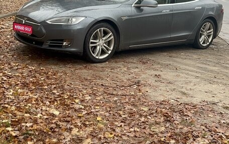 Tesla Model S I, 2013 год, 2 300 000 рублей, 1 фотография