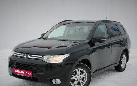 Mitsubishi Outlander III рестайлинг 3, 2013 год, 1 680 000 рублей, 1 фотография