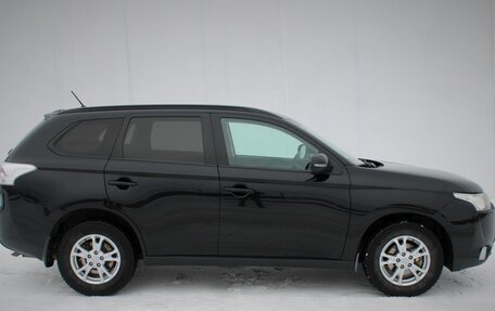 Mitsubishi Outlander III рестайлинг 3, 2013 год, 1 680 000 рублей, 8 фотография