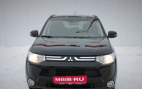 Mitsubishi Outlander III рестайлинг 3, 2013 год, 1 680 000 рублей, 2 фотография