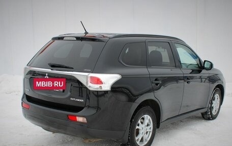 Mitsubishi Outlander III рестайлинг 3, 2013 год, 1 680 000 рублей, 7 фотография