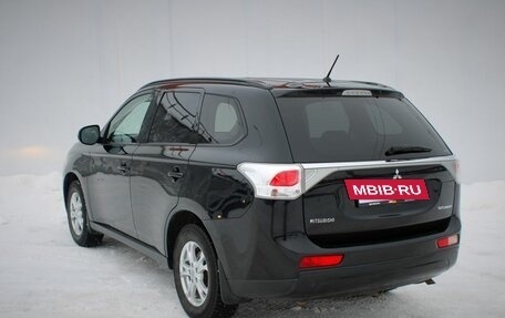 Mitsubishi Outlander III рестайлинг 3, 2013 год, 1 680 000 рублей, 5 фотография