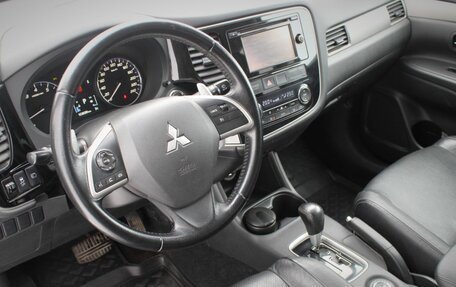 Mitsubishi Outlander III рестайлинг 3, 2013 год, 1 680 000 рублей, 14 фотография