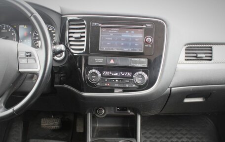 Mitsubishi Outlander III рестайлинг 3, 2013 год, 1 680 000 рублей, 16 фотография