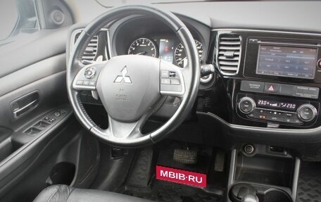 Mitsubishi Outlander III рестайлинг 3, 2013 год, 1 680 000 рублей, 15 фотография