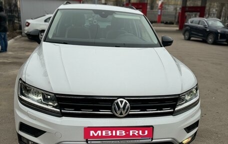 Volkswagen Tiguan II, 2019 год, 2 700 000 рублей, 2 фотография