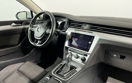 Volkswagen Passat B8 рестайлинг, 2018 год, 2 199 000 рублей, 13 фотография