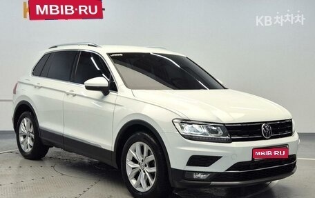 Volkswagen Tiguan II, 2020 год, 2 300 000 рублей, 1 фотография