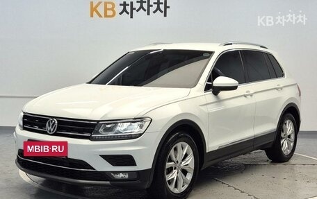 Volkswagen Tiguan II, 2020 год, 2 300 000 рублей, 2 фотография