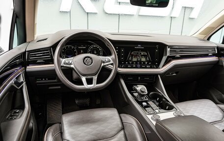 Volkswagen Touareg III, 2019 год, 5 430 000 рублей, 6 фотография