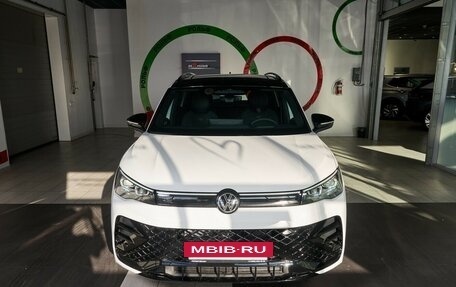 Volkswagen Tiguan, 2024 год, 6 450 000 рублей, 3 фотография