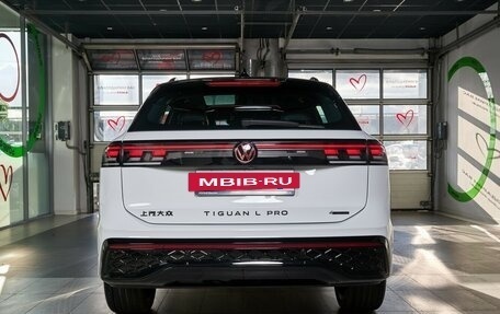 Volkswagen Tiguan, 2024 год, 6 450 000 рублей, 7 фотография