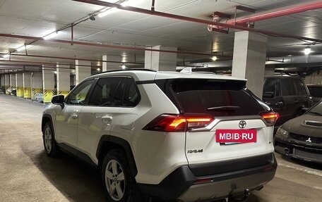 Toyota RAV4, 2021 год, 4 400 000 рублей, 4 фотография