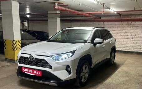 Toyota RAV4, 2021 год, 4 400 000 рублей, 3 фотография