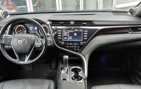 Toyota Camry, 2018 год, 3 250 000 рублей, 11 фотография