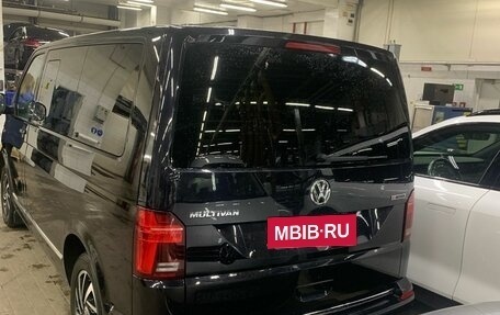 Volkswagen Multivan T6 рестайлинг, 2021 год, 6 295 000 рублей, 2 фотография