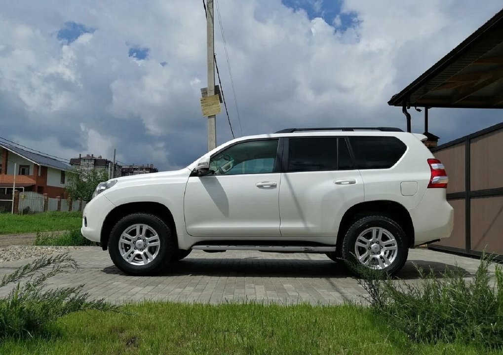 Toyota Land Cruiser Prado 150, 2012 год, 800 000 рублей, 2 фотография