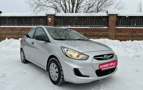 Hyundai Solaris II рестайлинг, 2012 год, 870 000 рублей, 3 фотография