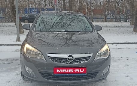 Opel Astra J, 2012 год, 800 000 рублей, 1 фотография