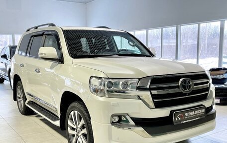 Toyota Land Cruiser 200, 2018 год, 7 000 000 рублей, 2 фотография