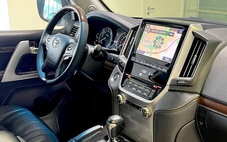 Toyota Land Cruiser 200, 2018 год, 7 000 000 рублей, 32 фотография