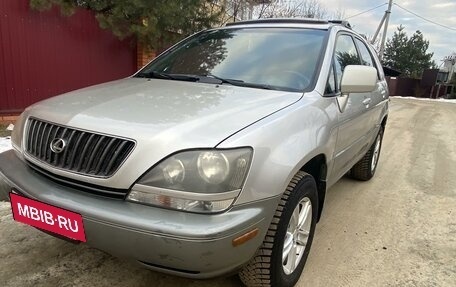 Lexus RX IV рестайлинг, 2000 год, 680 000 рублей, 3 фотография