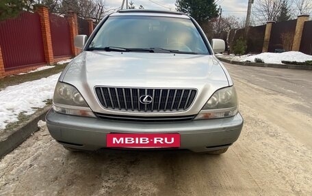 Lexus RX IV рестайлинг, 2000 год, 680 000 рублей, 2 фотография