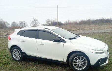 Volvo V40 Cross Country I, 2017 год, 2 300 000 рублей, 11 фотография