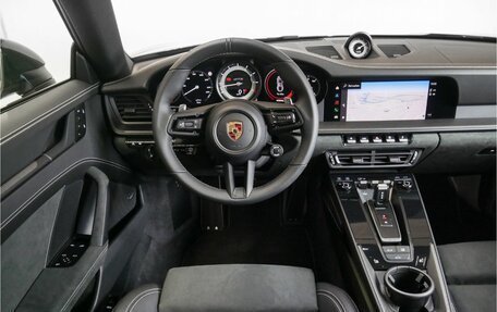 Porsche 911, 2024 год, 30 800 000 рублей, 14 фотография