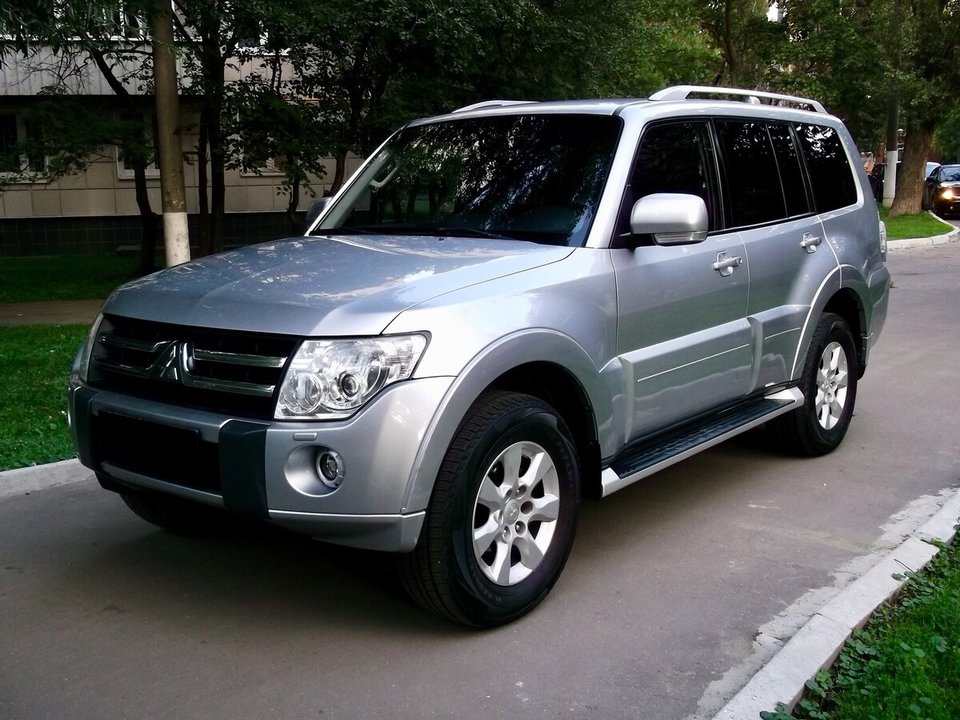 Mitsubishi Pajero IV рестайлинг 1, 2011 год, 430 000 рублей, 2 фотография