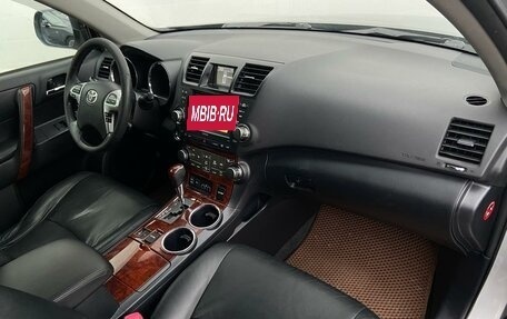 Toyota Highlander III, 2011 год, 2 098 800 рублей, 11 фотография