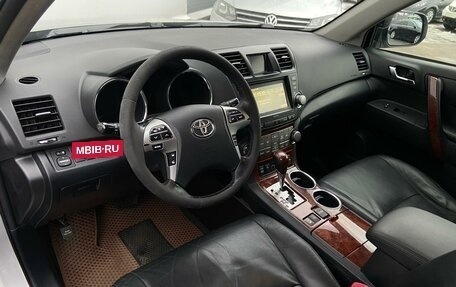 Toyota Highlander III, 2011 год, 2 098 800 рублей, 5 фотография