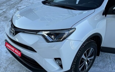 Toyota RAV4, 2017 год, 3 200 000 рублей, 4 фотография