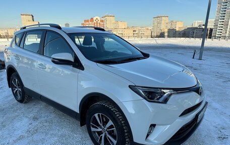 Toyota RAV4, 2017 год, 3 200 000 рублей, 22 фотография