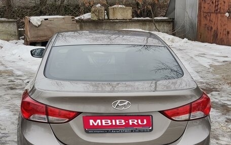 Hyundai Elantra V, 2013 год, 1 000 000 рублей, 2 фотография