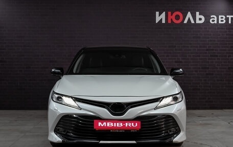 Toyota Camry, 2020 год, 3 320 000 рублей, 2 фотография