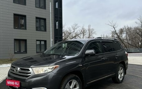 Toyota Highlander III, 2011 год, 2 150 000 рублей, 2 фотография