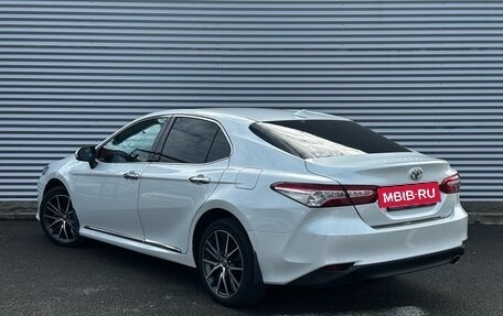 Toyota Camry, 2021 год, 3 490 000 рублей, 4 фотография