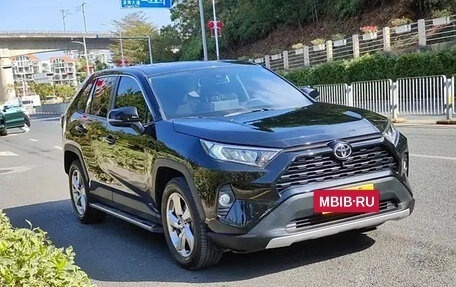 Toyota RAV4, 2022 год, 2 279 000 рублей, 3 фотография